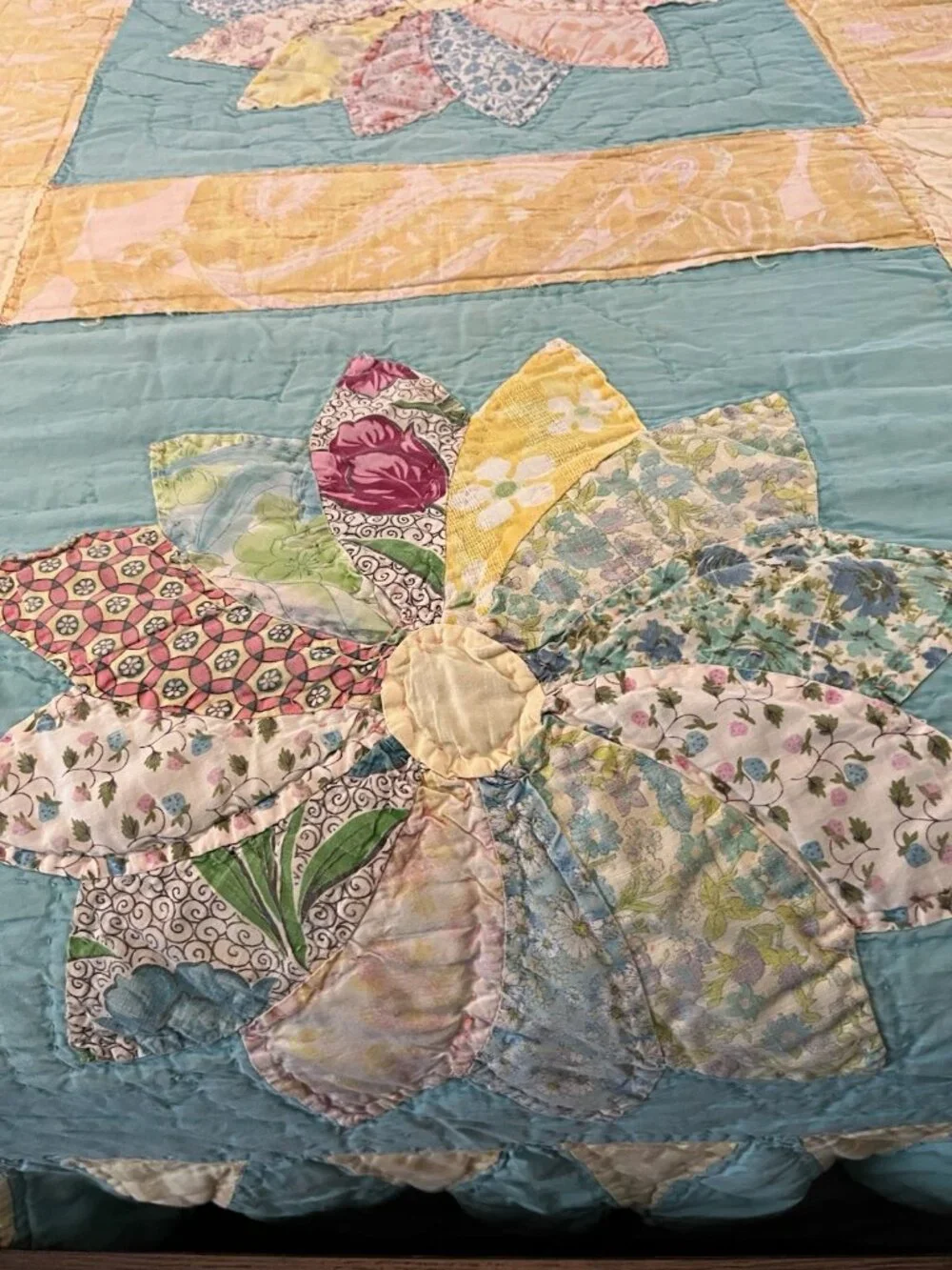 Dresden Floral Pinwheel Plates Quilt Pastel Scalloped Vtg Hand Stitched 60x80